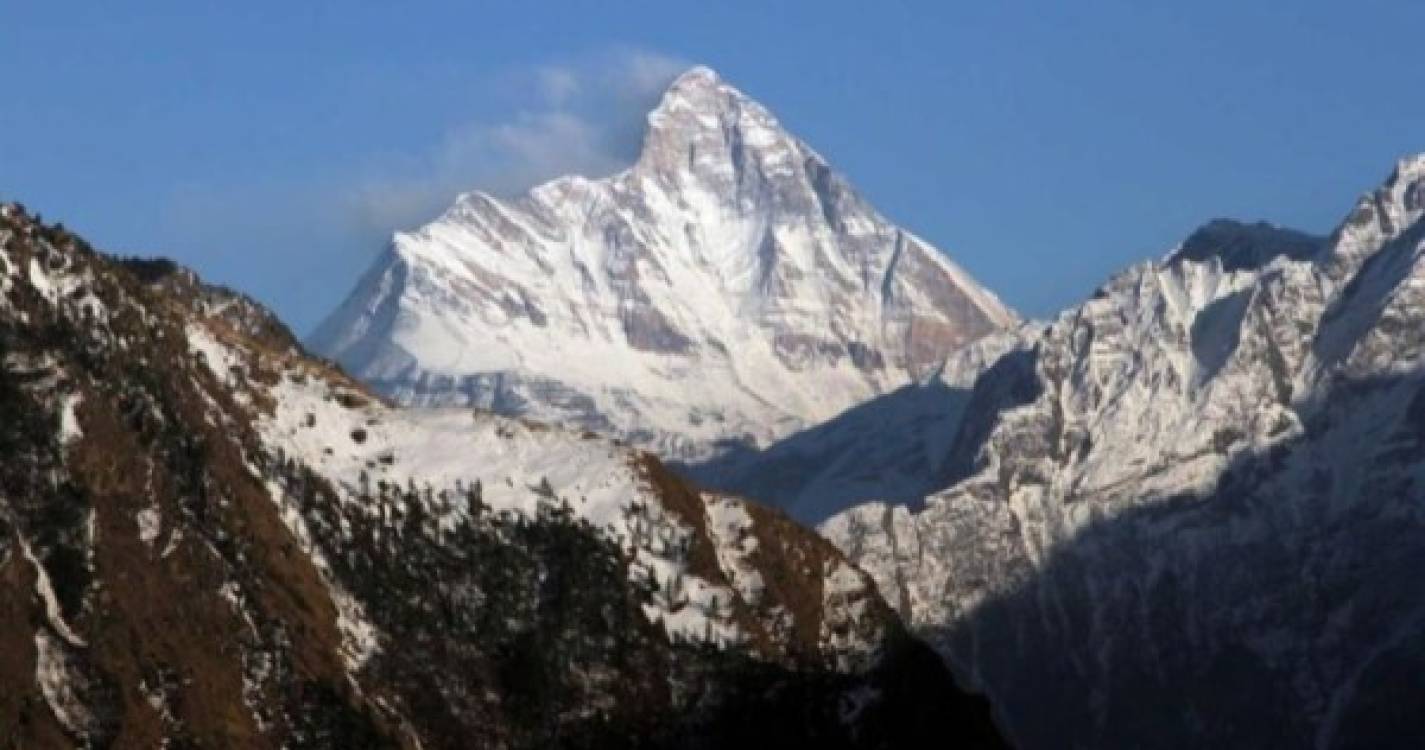Equipas de busca encontram corpo de alpinista desaparecida nos Himalaias