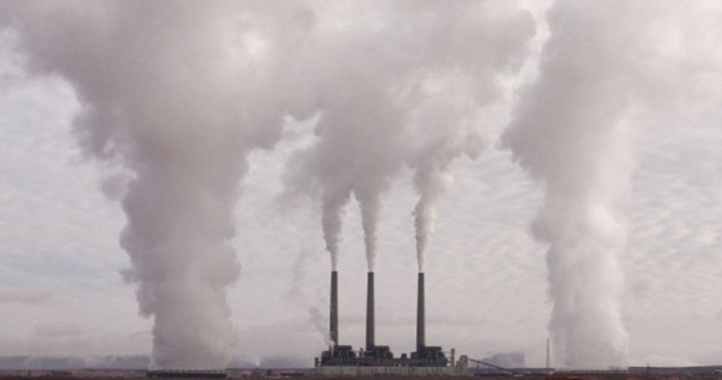 Portugal entre países da UE com redução de emissões poluentes e subida do PIB