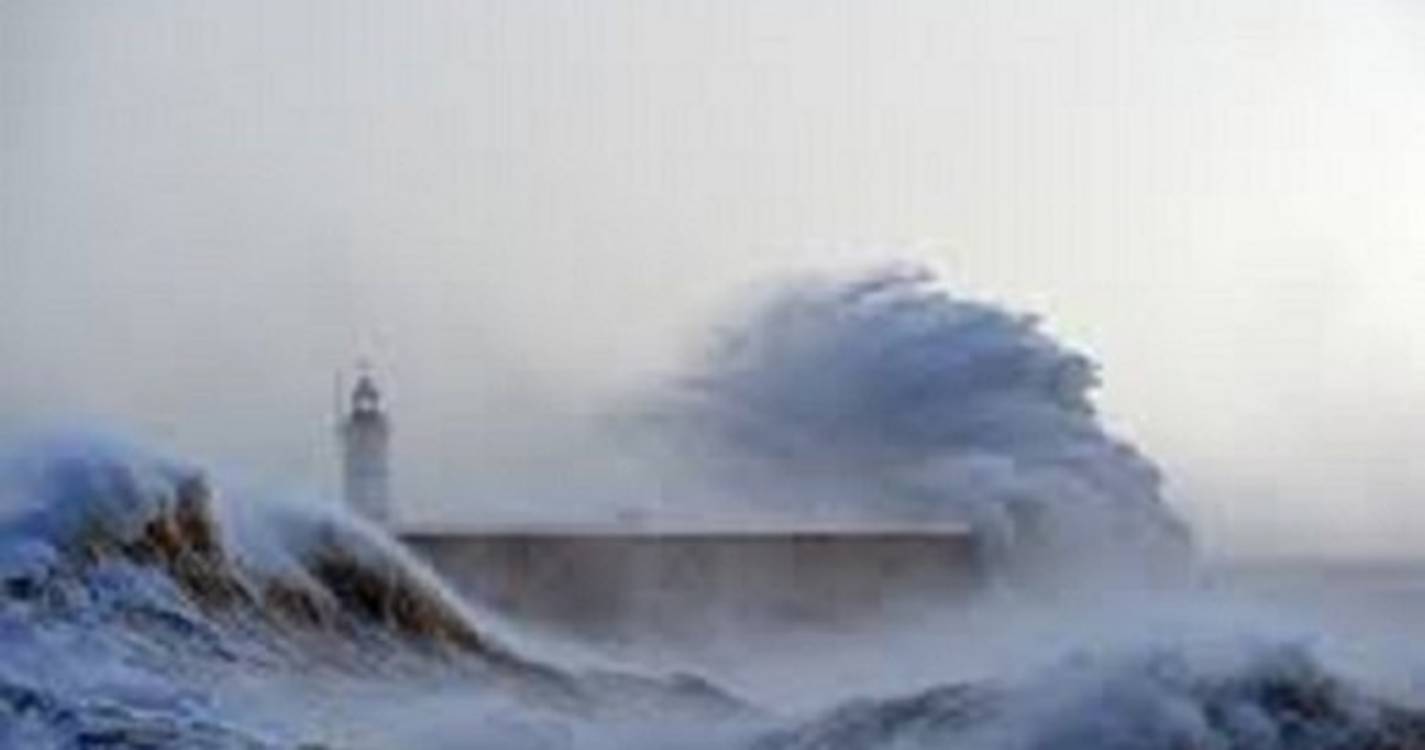 Tempestade Ciarán pode causar os ventos mais fortes em décadas em França e Inglaterra
