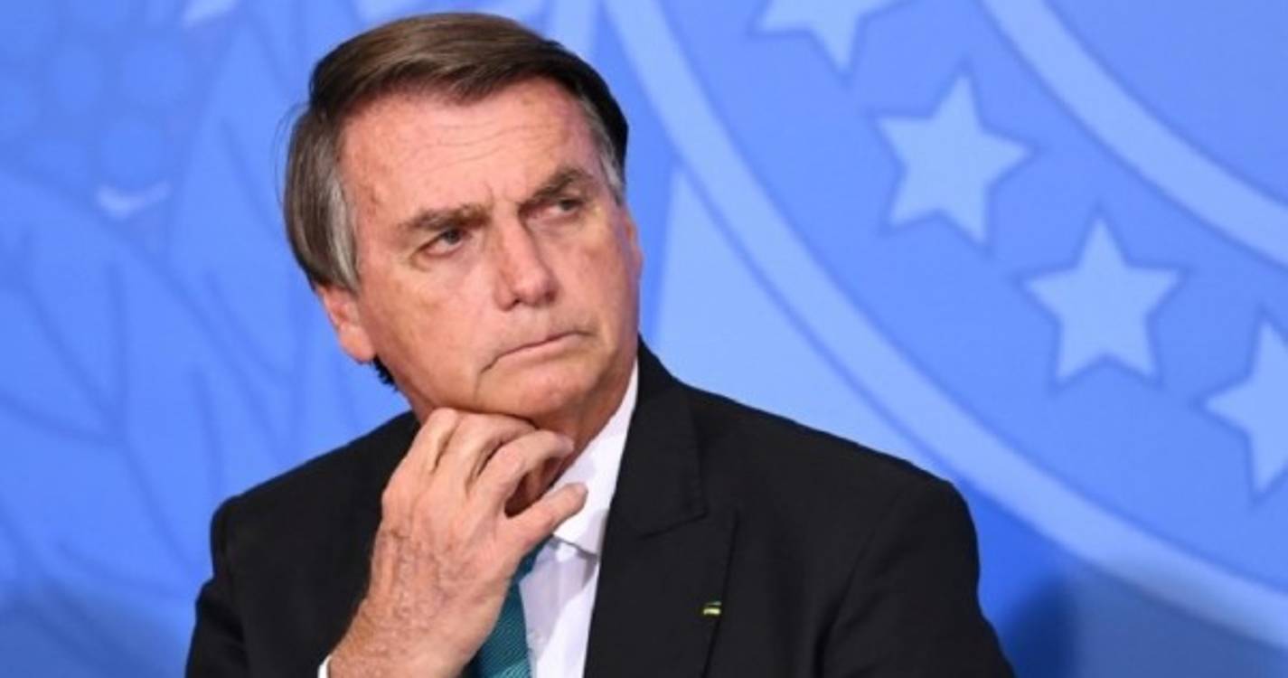 Bolsonaro hospitalizado após sentir "desconforto"