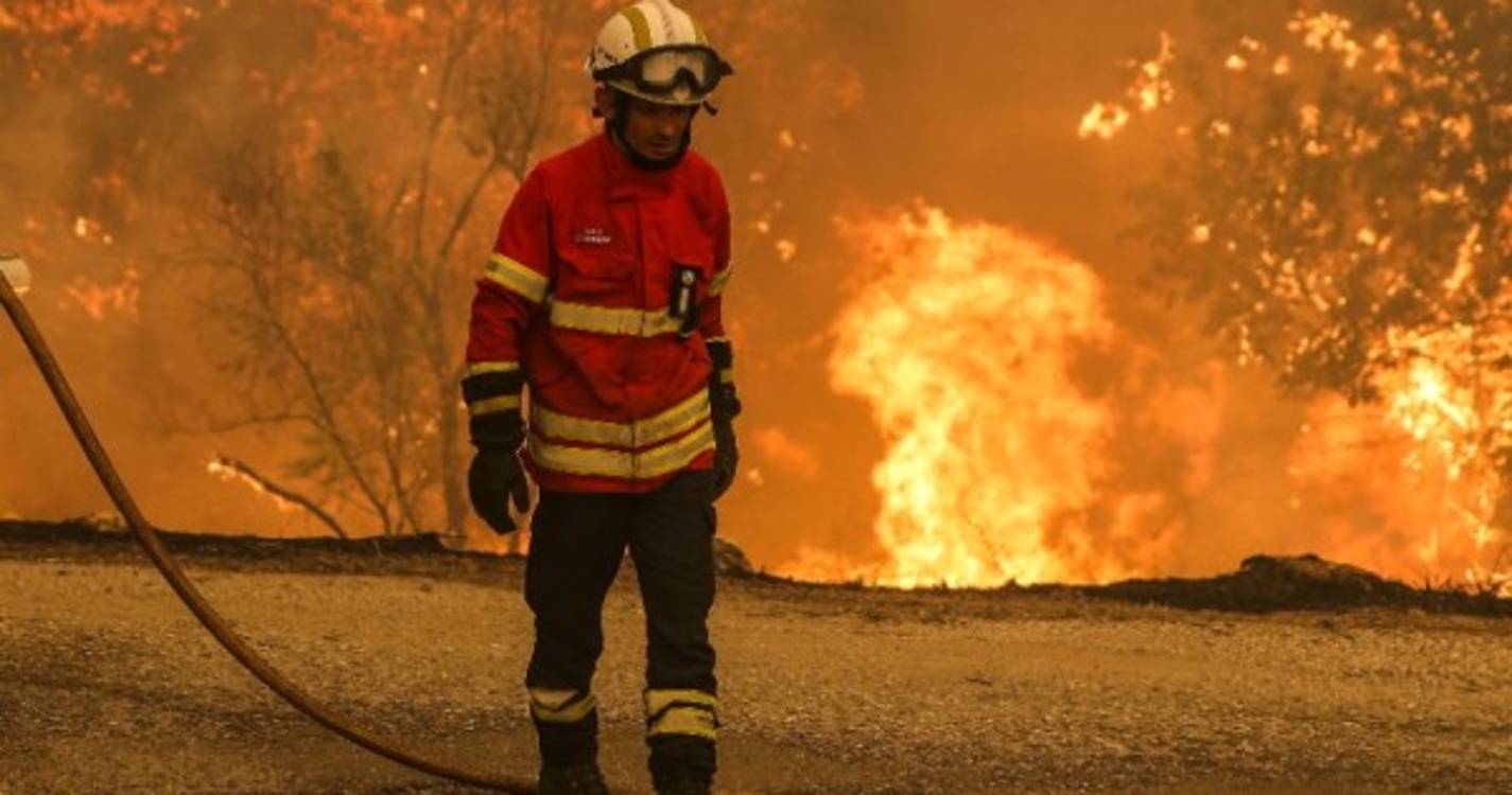 Incêndios: Fogo no Fundão é situação "extraordinariamente grave"
