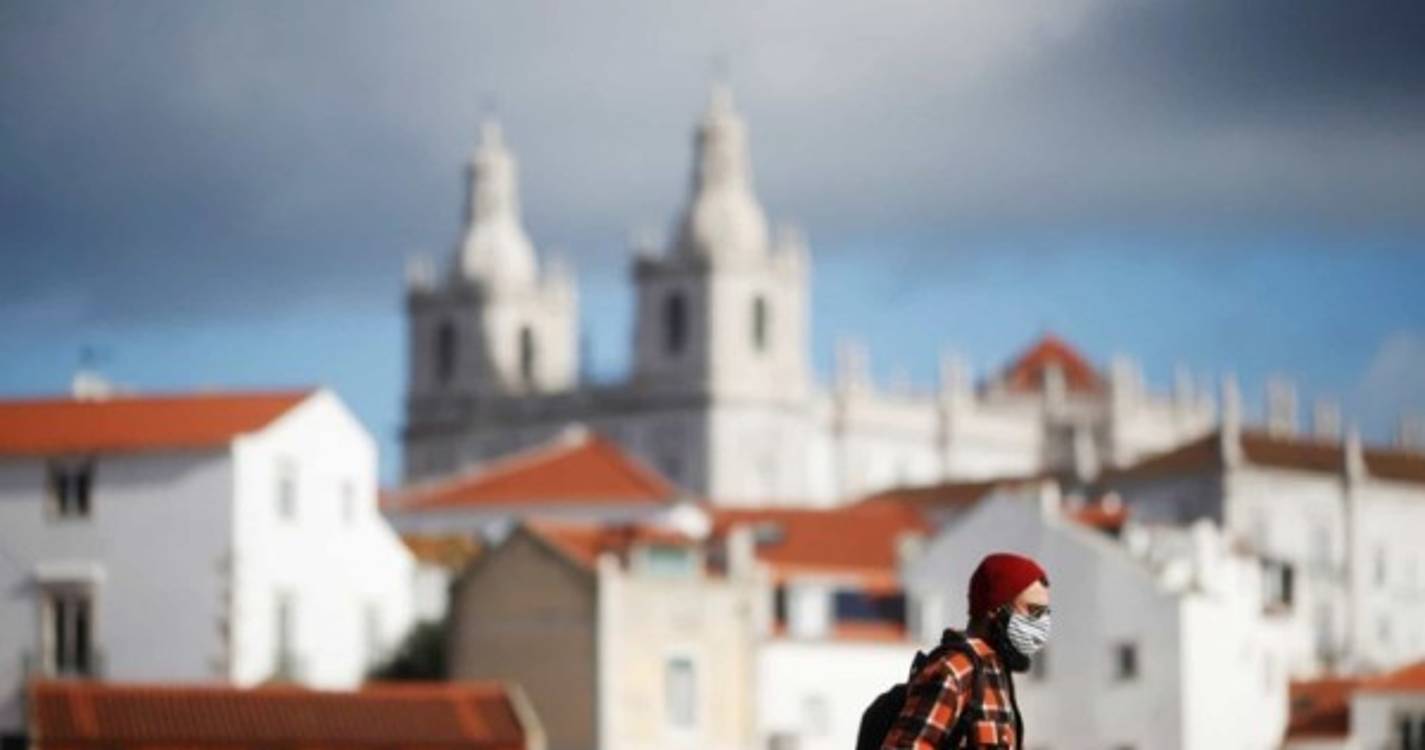 Cem concelhos saíram esta semana do risco extremo de infeção
