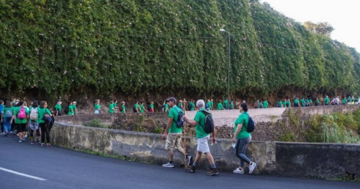 Peregrinos a caminho de Machico (com fotos)