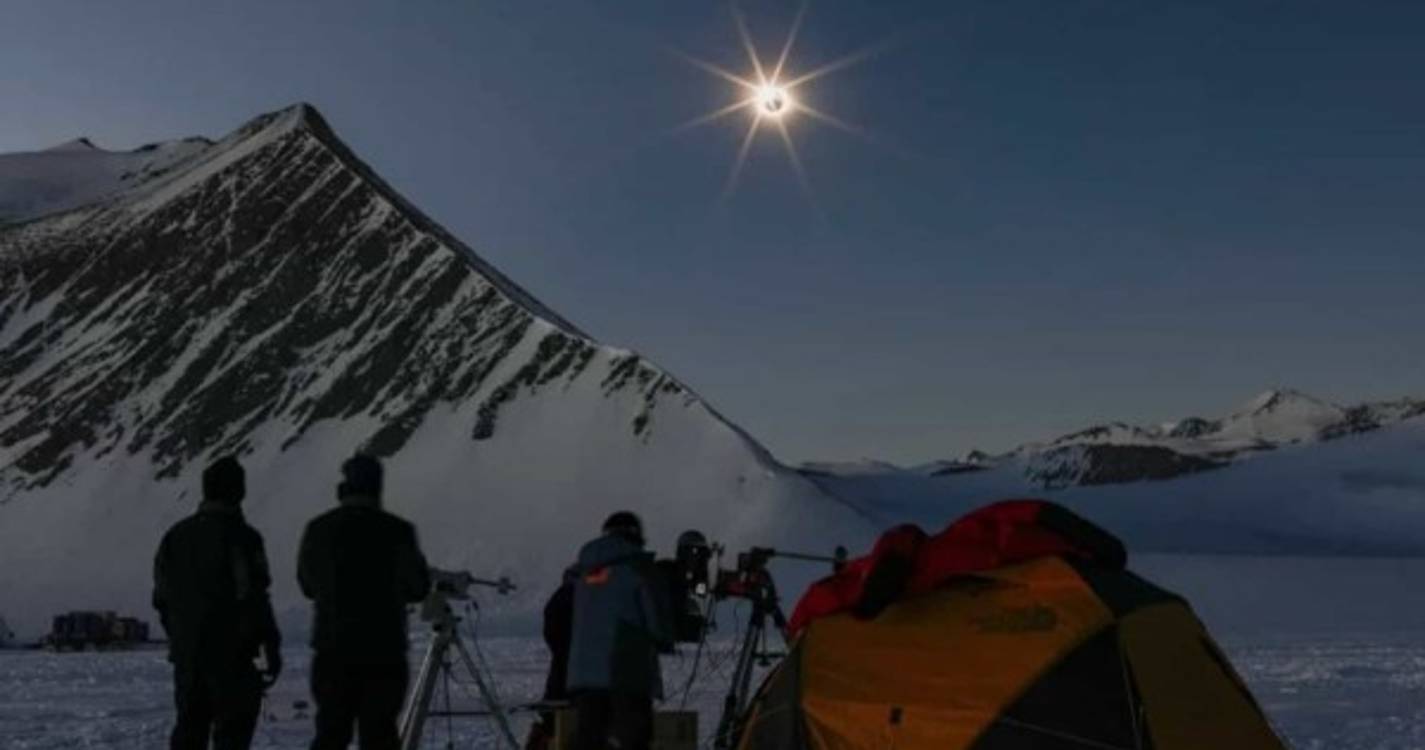 Eclipse solar 'mergulhou' Antártida na escuridão (com fotos)