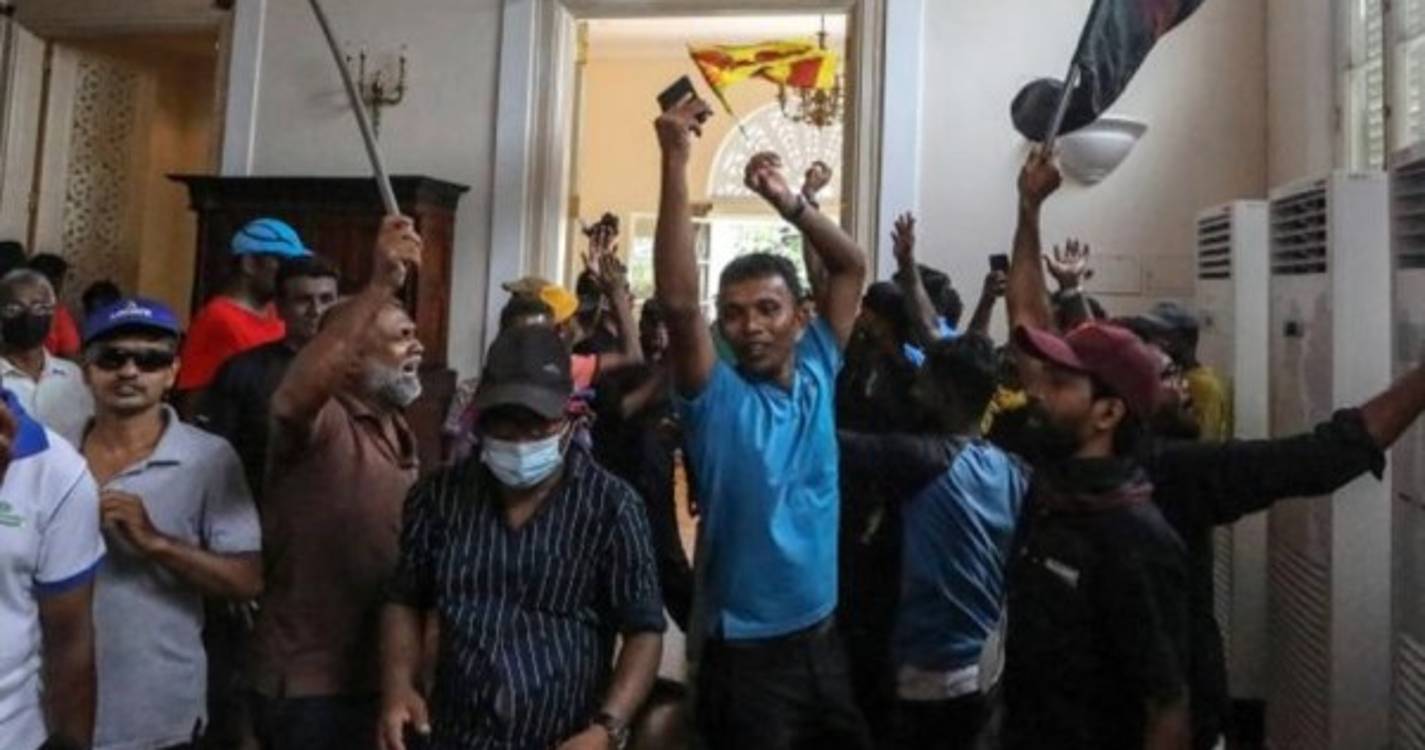 Sri Lanka declara estado de urgência após fuga do presidente