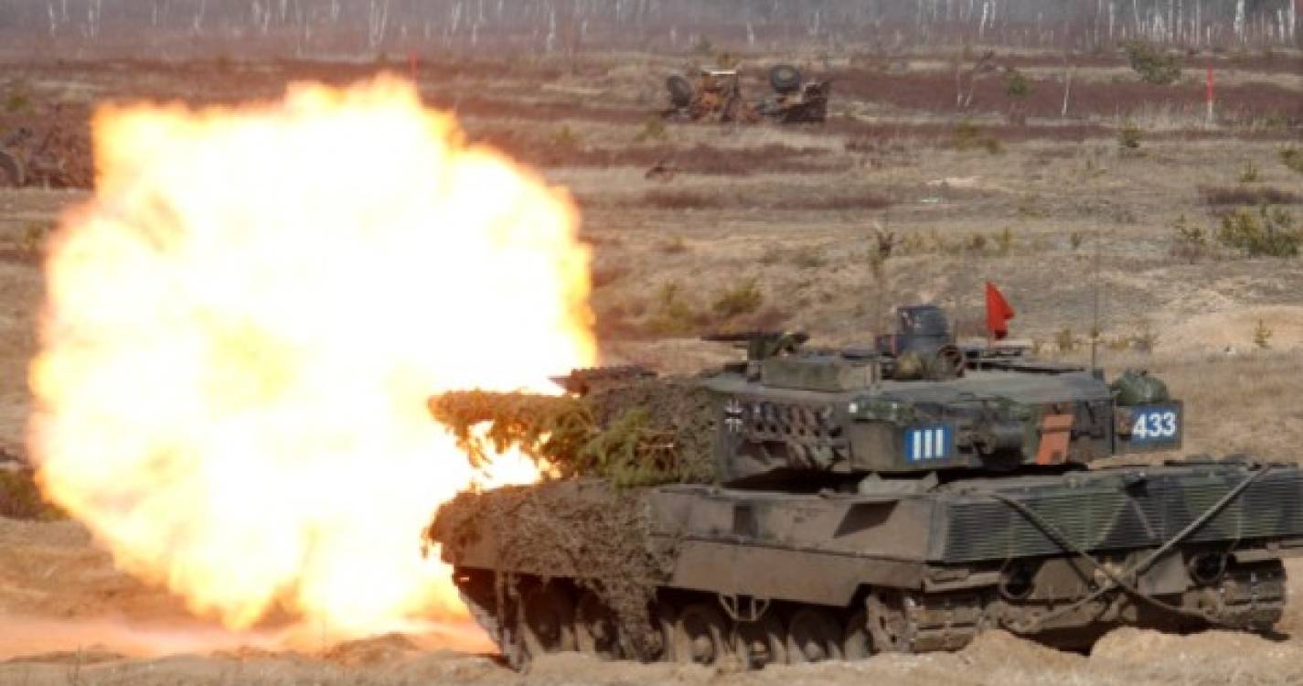Ucrânia: Alemanha envia e autoriza envio de tanques Leopard