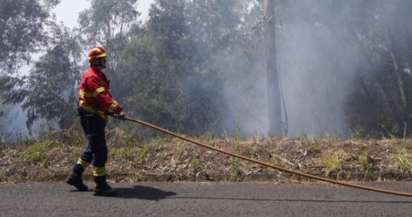 Reacendimento em Machico voltou a acionar bombeiros