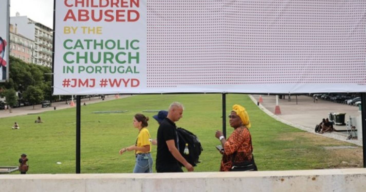 JMJ: Câmara de Oeiras vai recolocar hoje cartaz que denuncia abusos sexuais