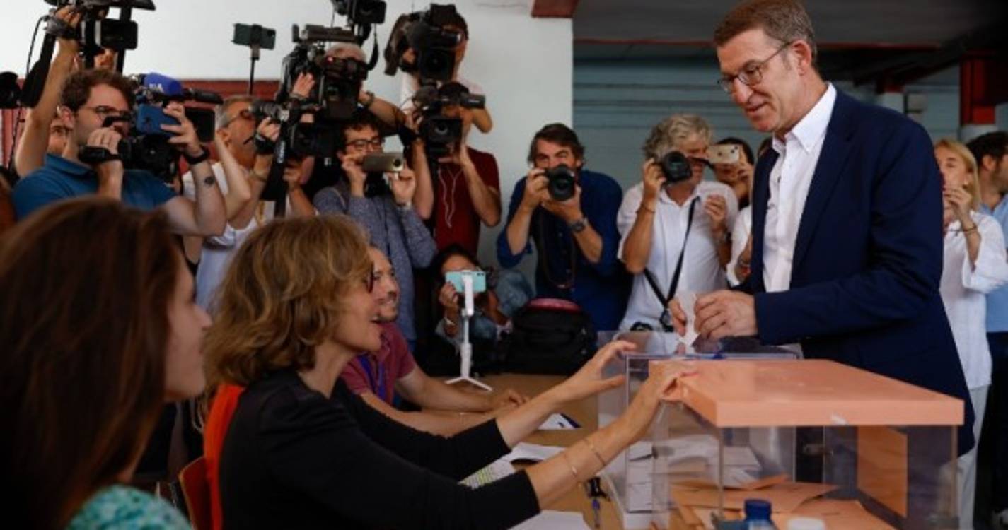 Espanha/Eleições: PP vence sem conseguir maioria absoluta com VOX