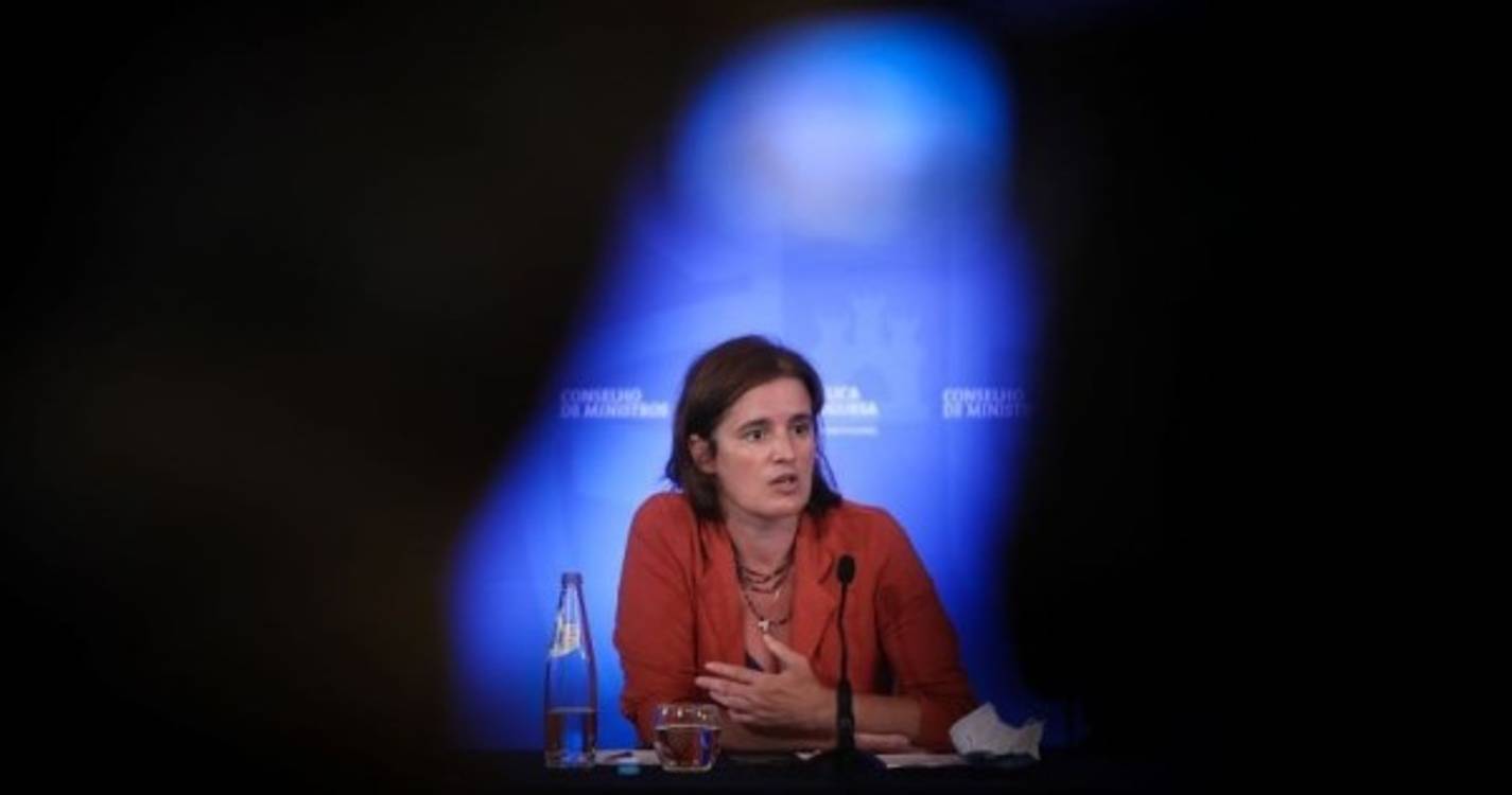 Governo negoceia salário mínimo de 820 euros em 2024