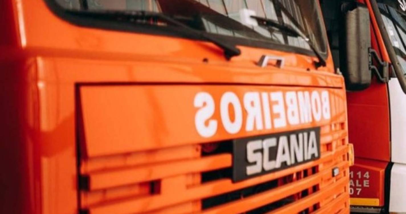 Incêndio urbano provoca quatro feridos no Porto