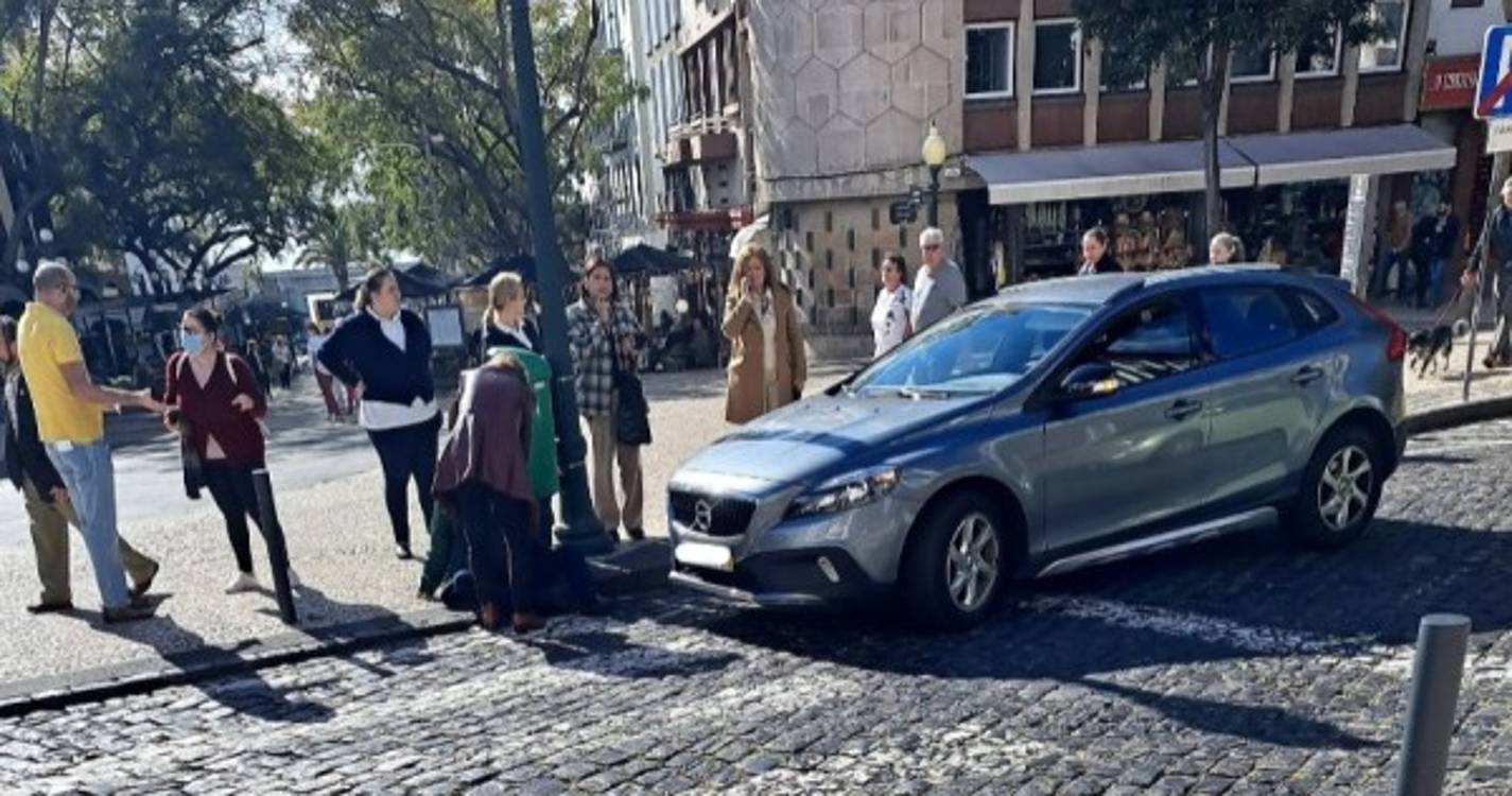 Queda junto à Sé mobilizou bombeiros esta manhã