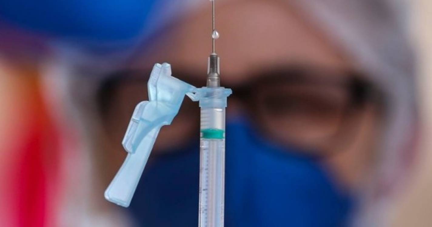 Vacinação dos mais idosos com terceira dose arranca esta semana