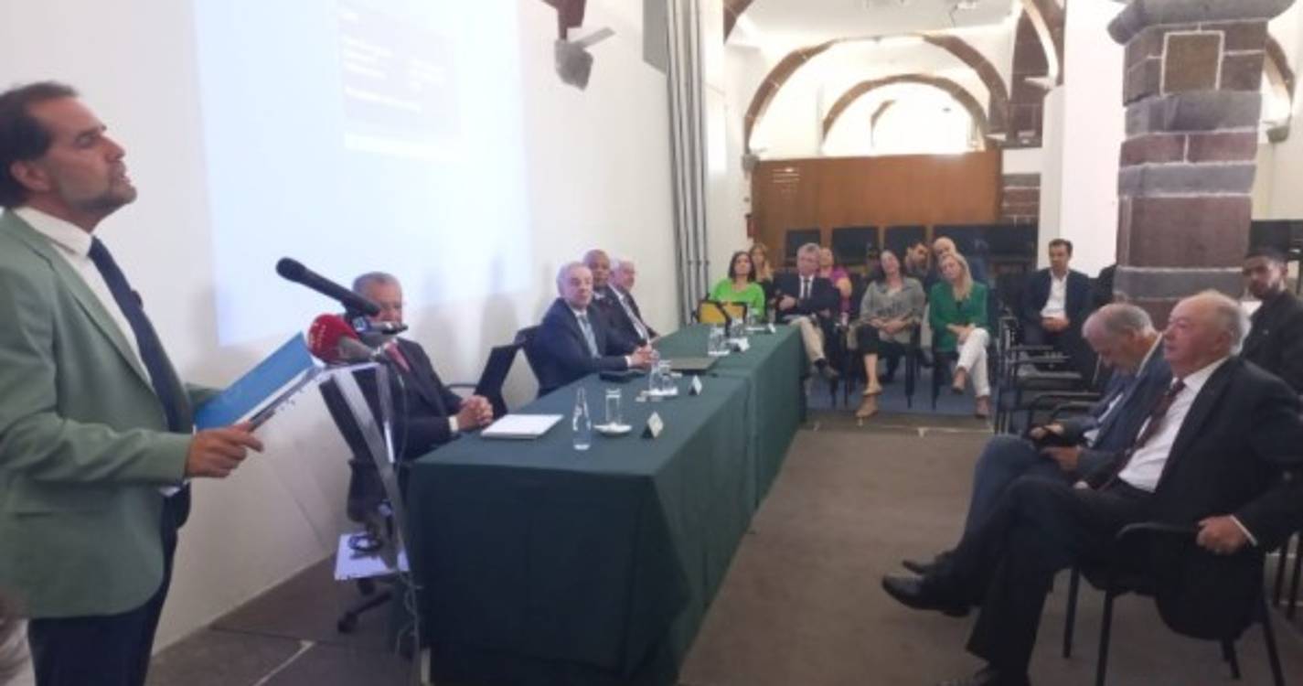 "Andam há 30 anos a fazer simulacros da descentralização"