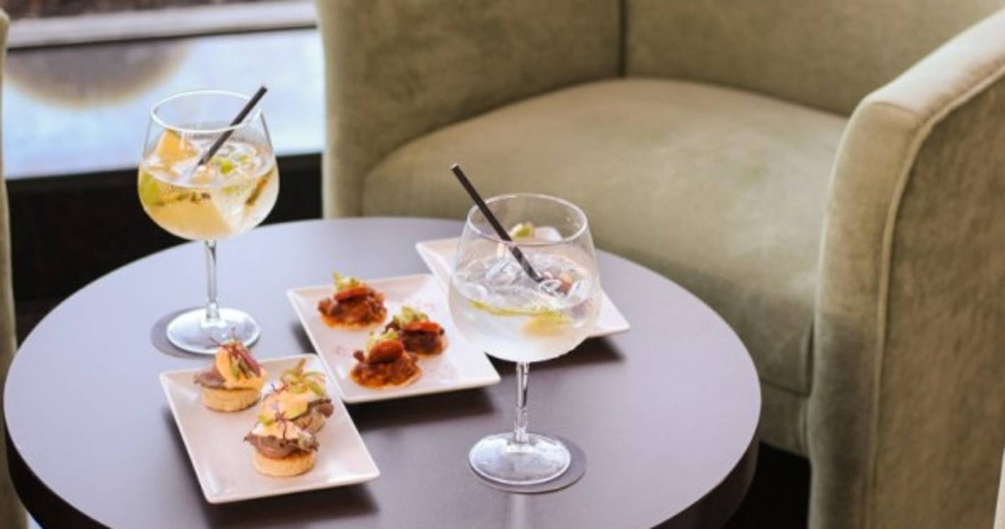 Tapas, gin e muita música é a proposta do Royal Savoy para noites de calor