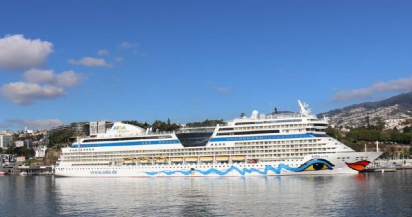 'AIDAstella' regressou ao Porto do Funchal com 2.755 pessoas a bordo