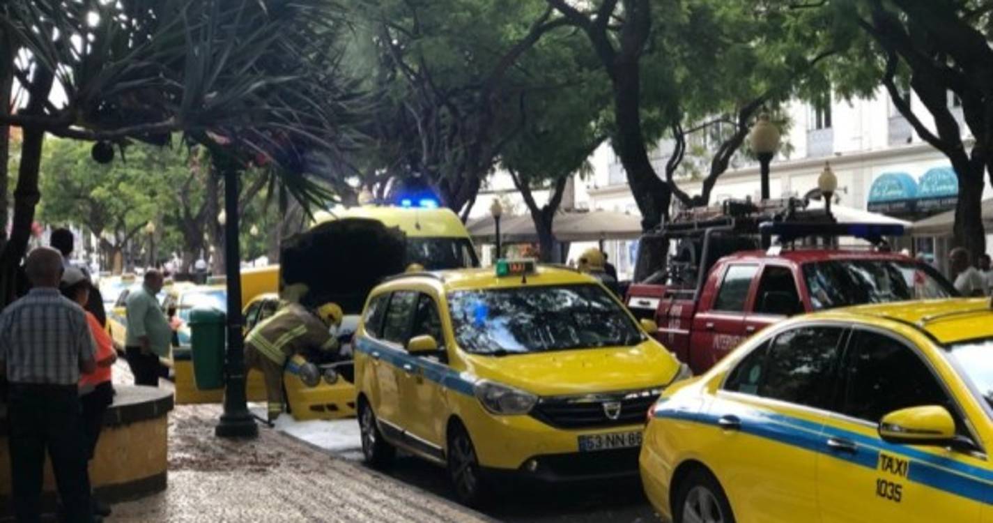 Suspeita de incêndio em viatura mobiliza BVM para a Avenida Arriaga (com fotos)