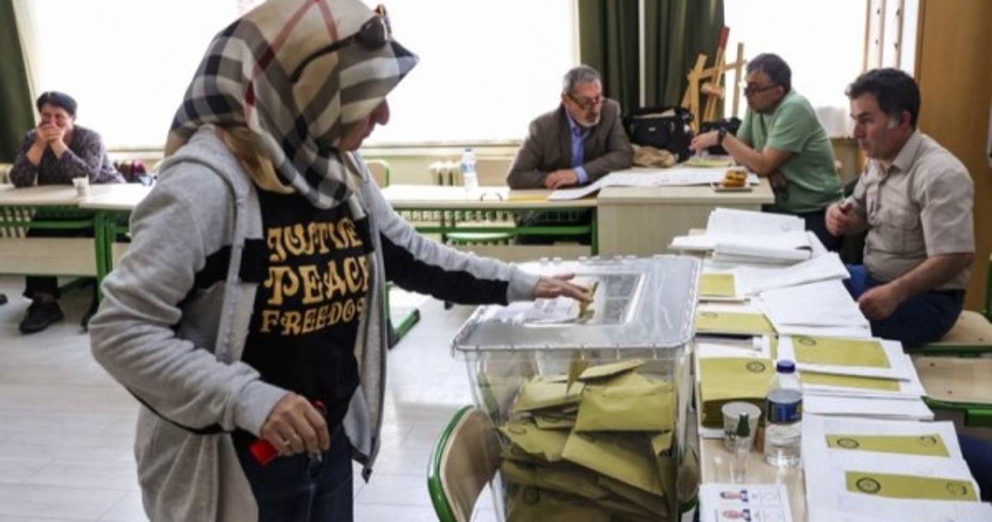 Turquia/Eleições: Votação tranquila num bairro de Istambul mas com apreensão e ansiedade