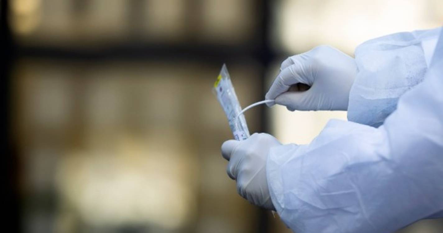 Covid-19: Presidente francês diz que não levanta restrições antes de abril