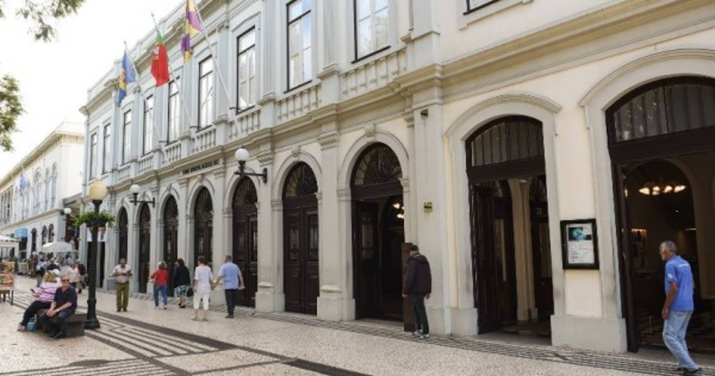 Exposição "Teia de Thanatos" estreia ‘Partilhas Francas’ no Teatro Baltazar Dias