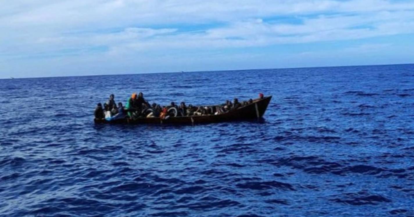 Barco com cerca de 40 migrantes naufraga ao largo de Lampedusa