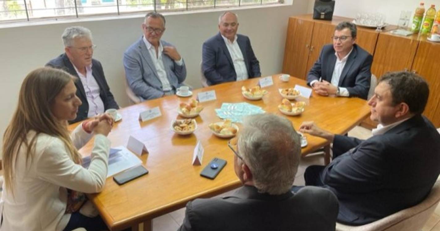 Venezuela: Cônsul em Valencia recebeu diretor das Comunidades