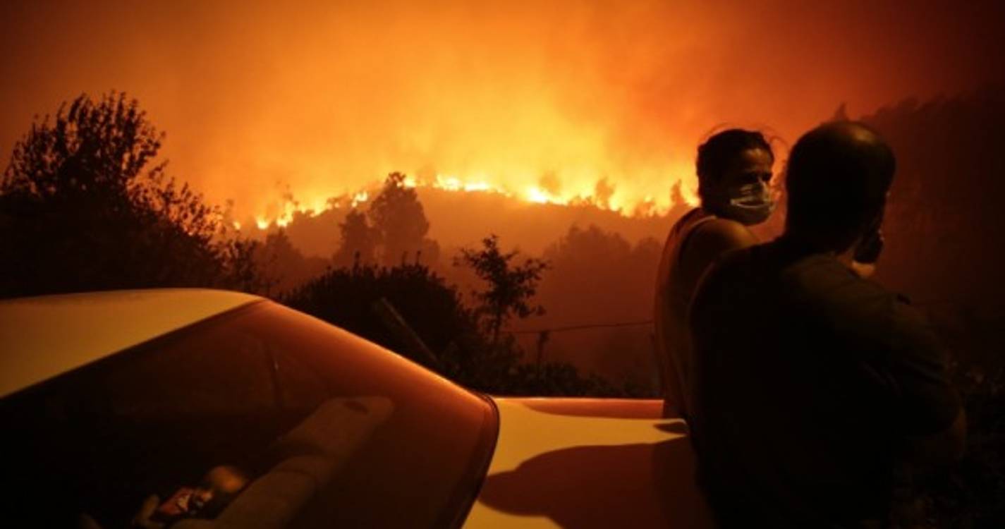 Mais de 240 operacionais combatem fogos em Mondim de Basto e Cabeceiras de Basto