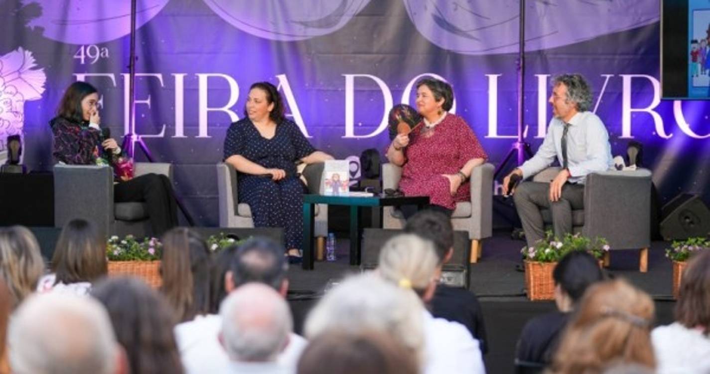 Autora adolescente enche palco principal da Feira do Livro do Funchal