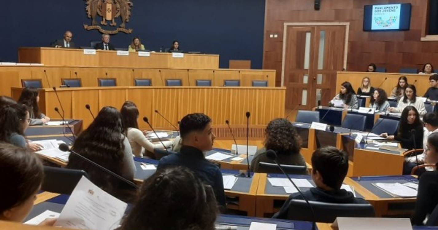 Jovens do ensino básico debatem no Parlamento Saúde mental