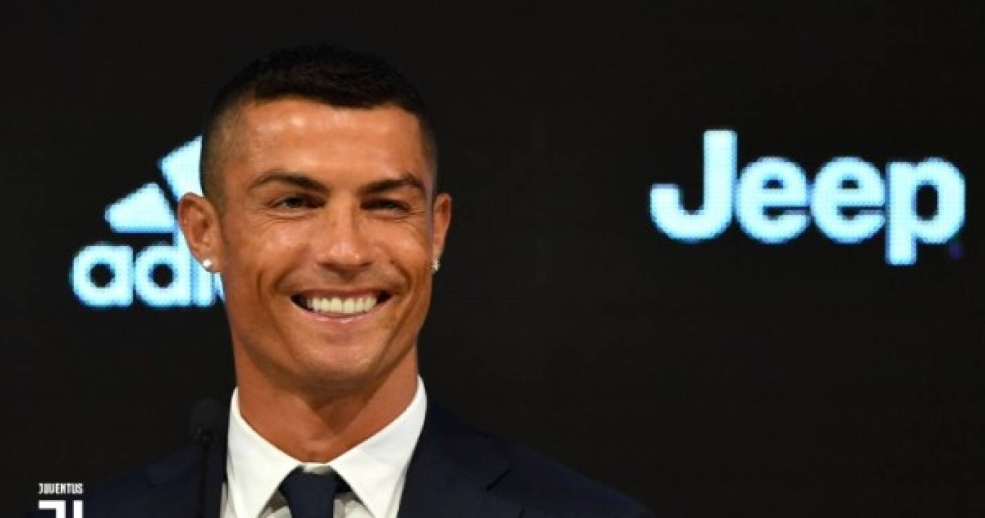 Ronaldo estreou-se como internacional há 20 anos, a ganhar e com um golo