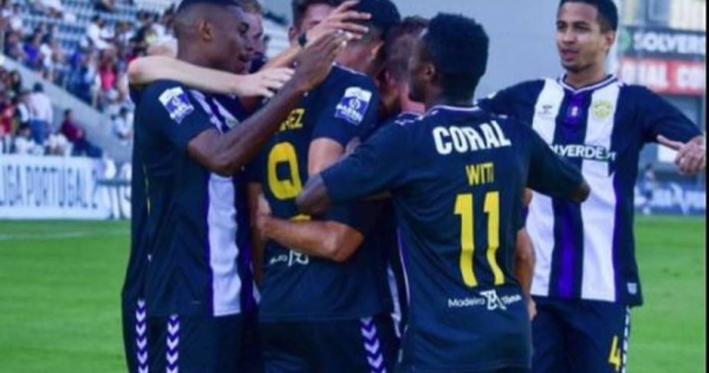 Nacional vence Leixões ao intervalo