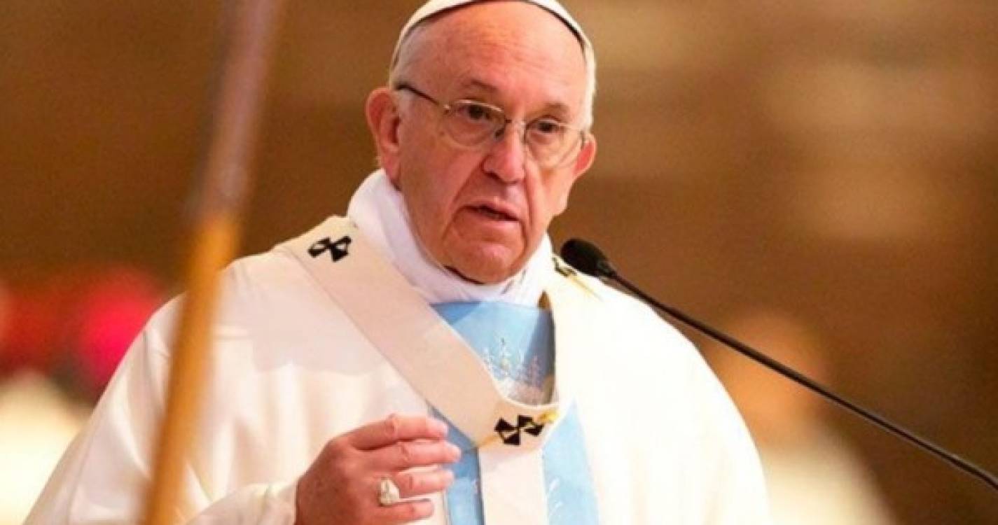 Papa exorta cristãos à oração pelas &#34;esperanças e sofrimentos&#34; do mundo