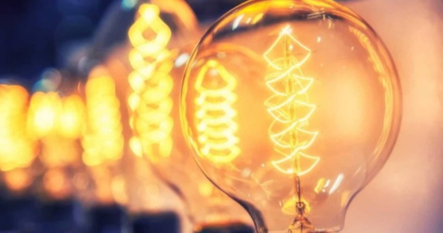 Rede elétrica britânica oferece descontos a quem reduzir consumo hoje
