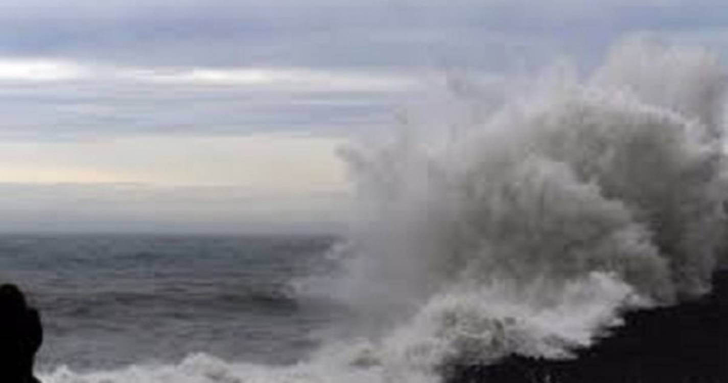 Aviso de agitação marítima forte atualizado
