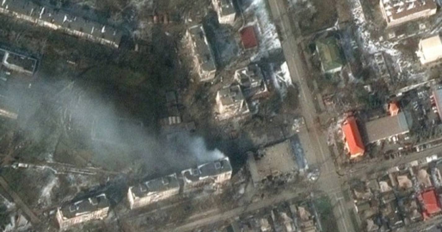 Escola em Mariupol onde estavam 400 civis foi bombardeada