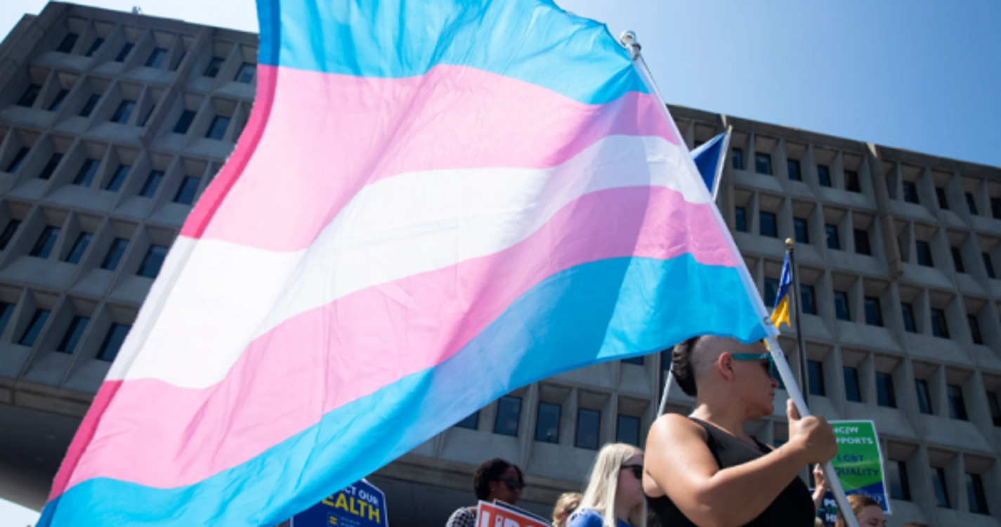 Pessoas trans encontram medo, dificuldades e violência no mercado de trabalho