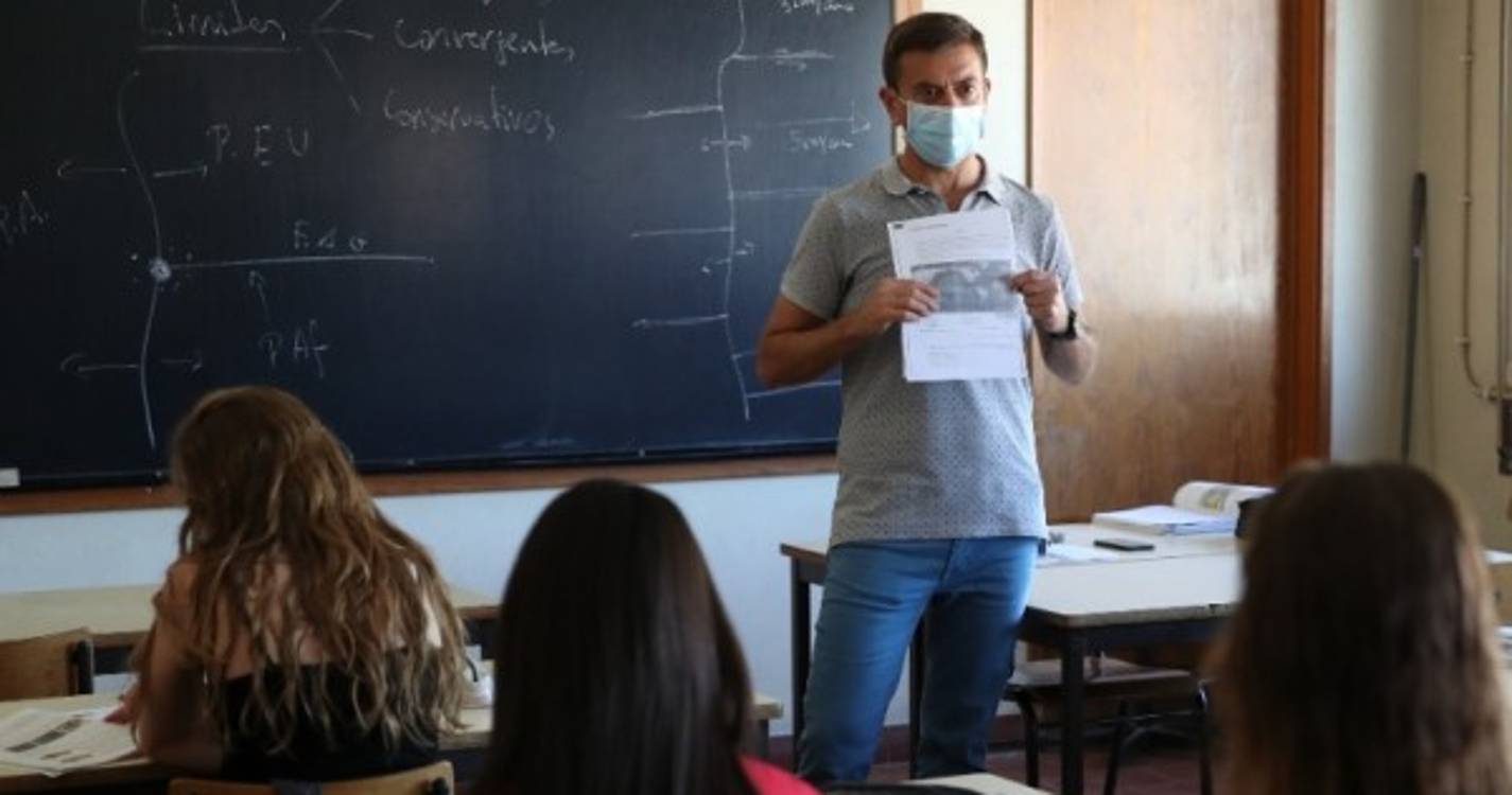 Professores querem apoios para pagar despesas de docentes deslocados