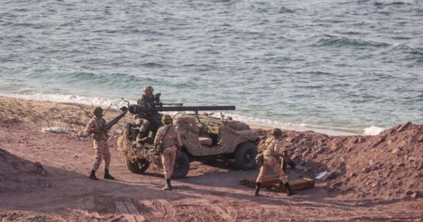 Irão anuncia sistema antimíssil colocado em tanques de guerra