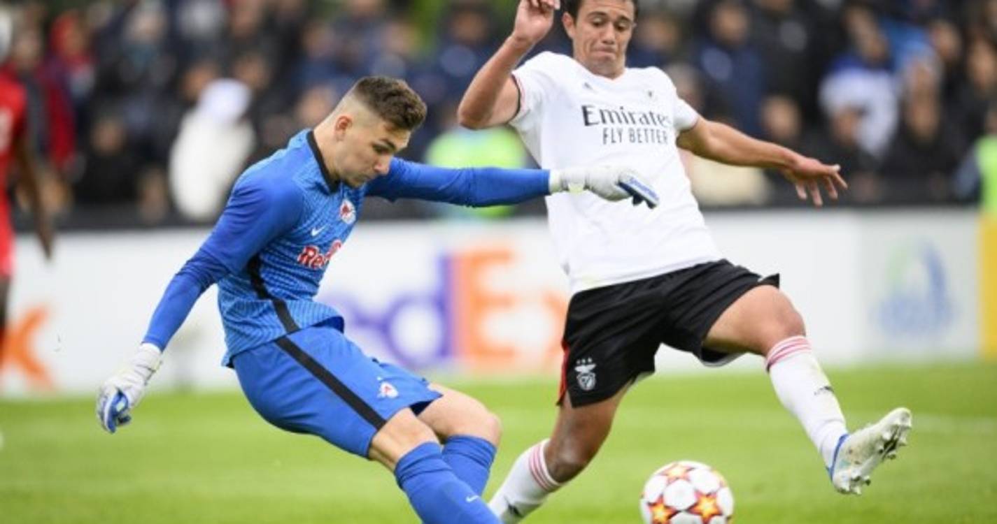 Henrique Araújo é titular no Benfica contra o Paços de Ferreira