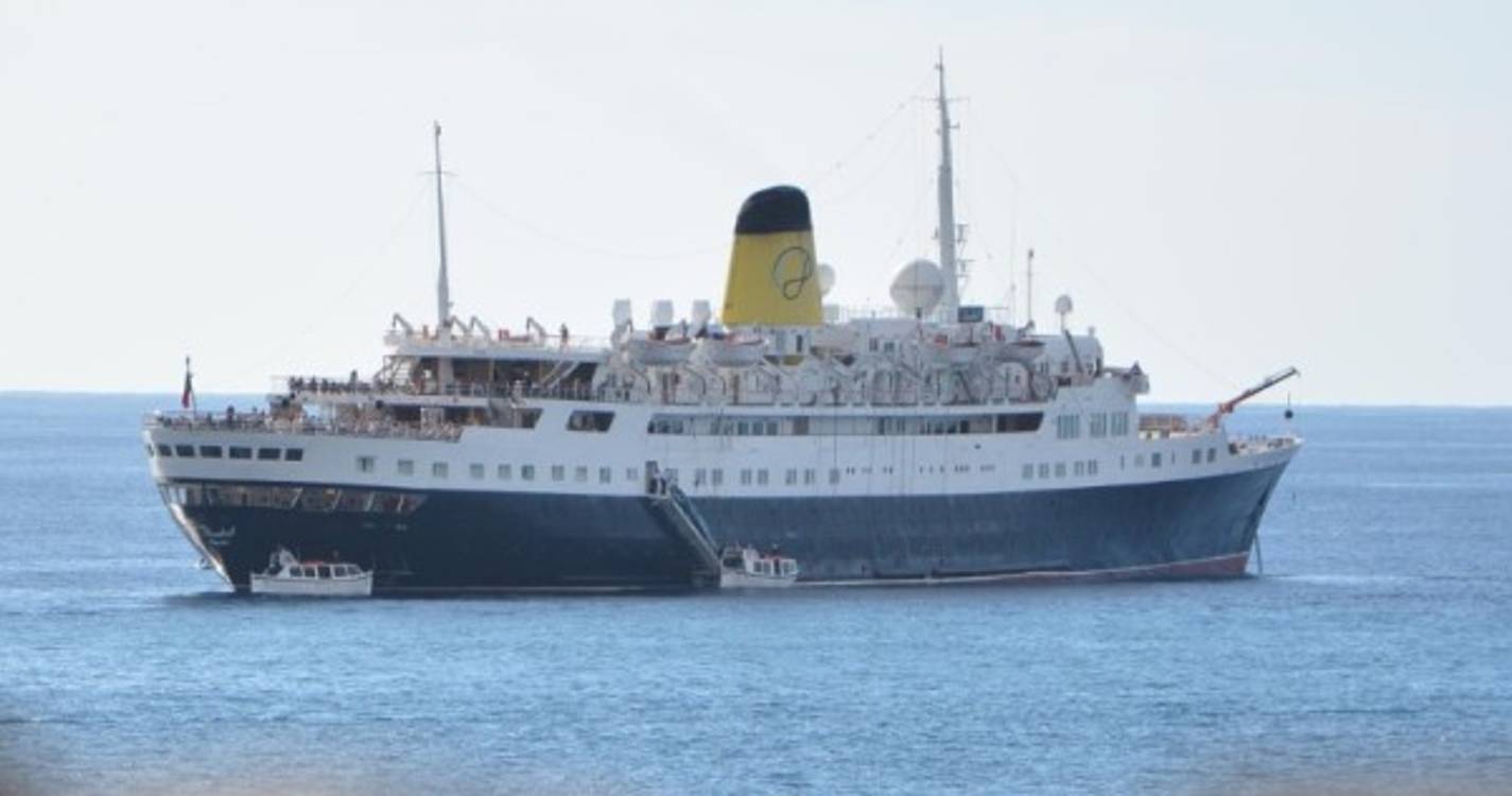 Paquete ‘Funchal’ vendido para a sucata