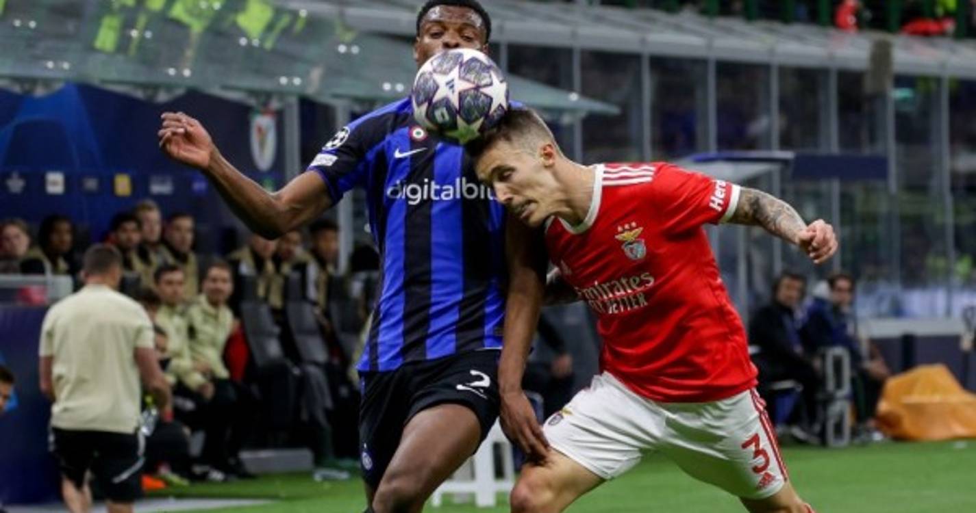 Benfica empata em Milão e está fora da 'Champions'