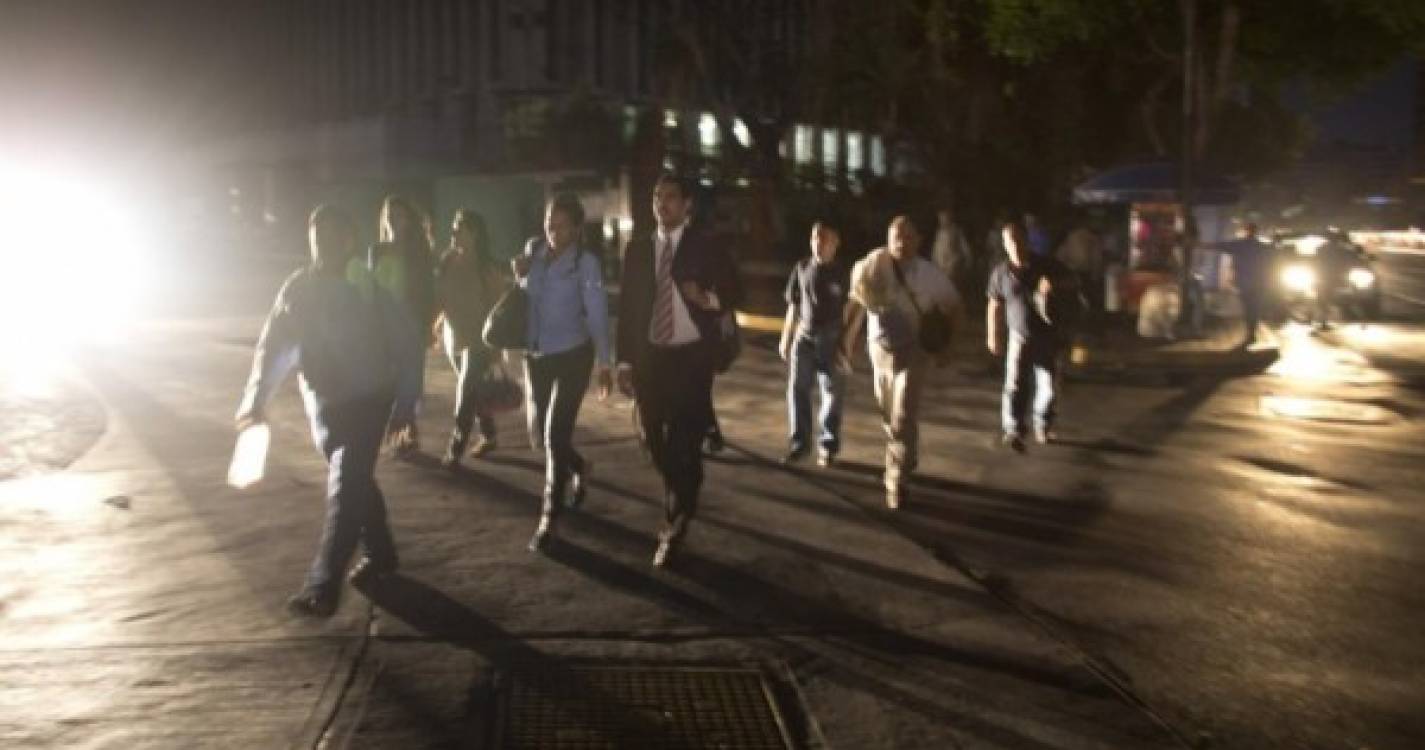 Venezuelanos ficaram às escuras mais de 20 mil vezes em 30 dias