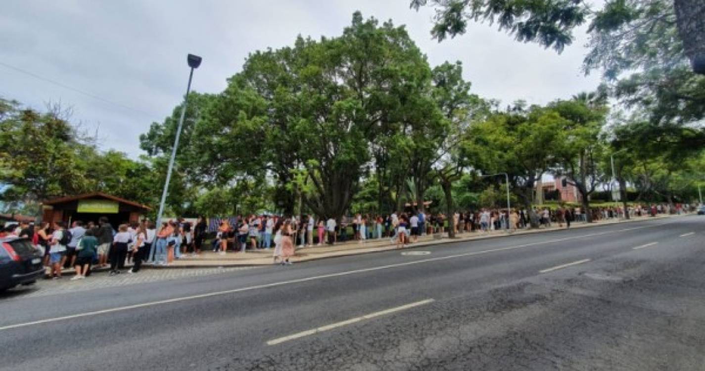 'Summer Opening': Fila extensa à entrada para o Parque de Santa Catarina
