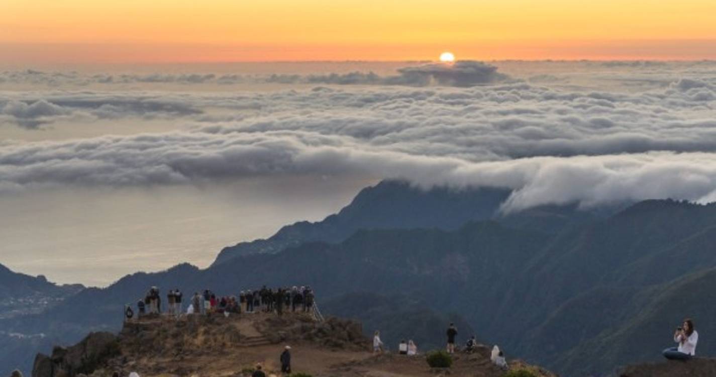 Nascer do sol acima das nuvens (com fotos)