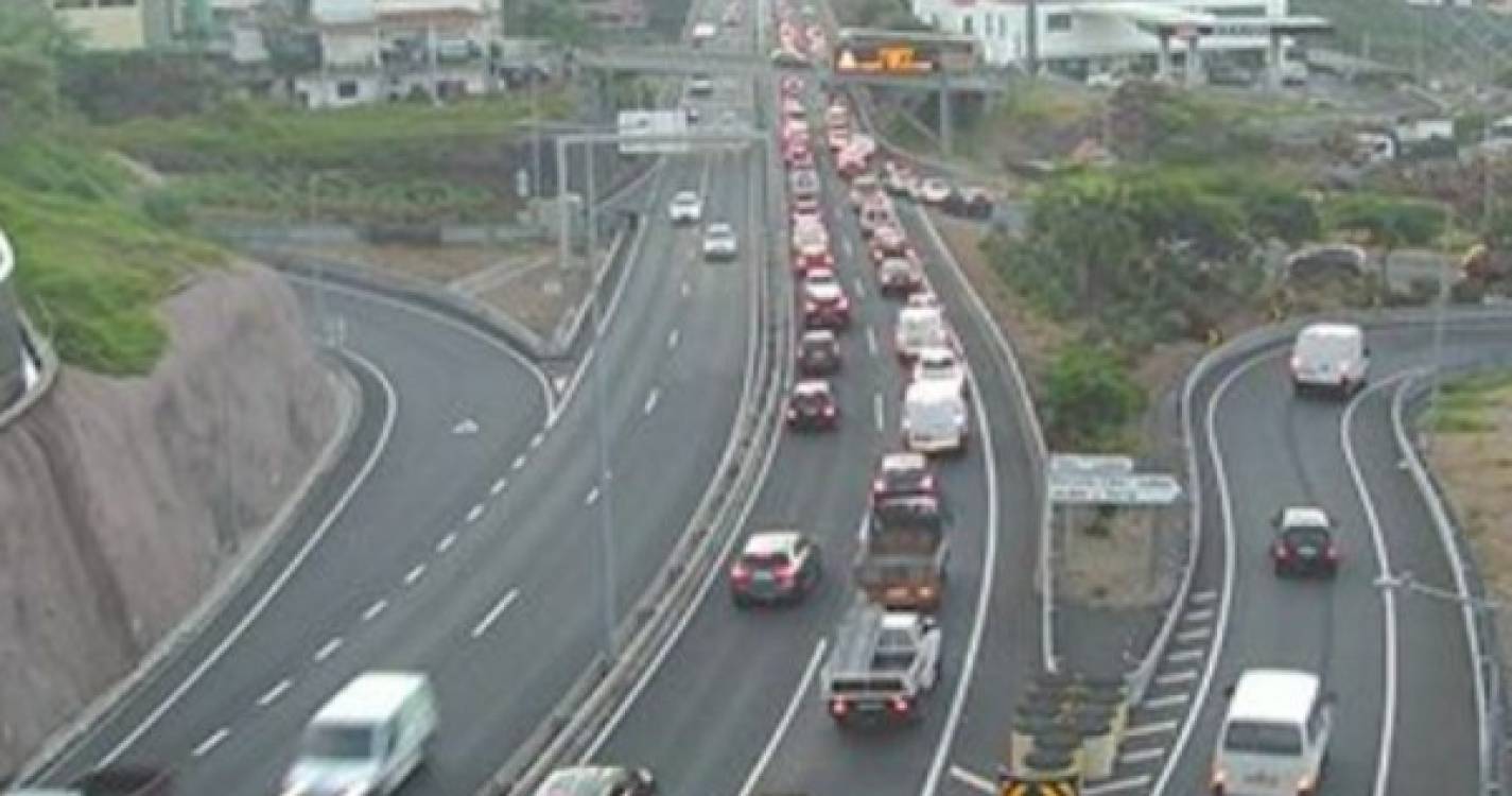 Dois acidentes na via rápida complicam acesso ao Funchal