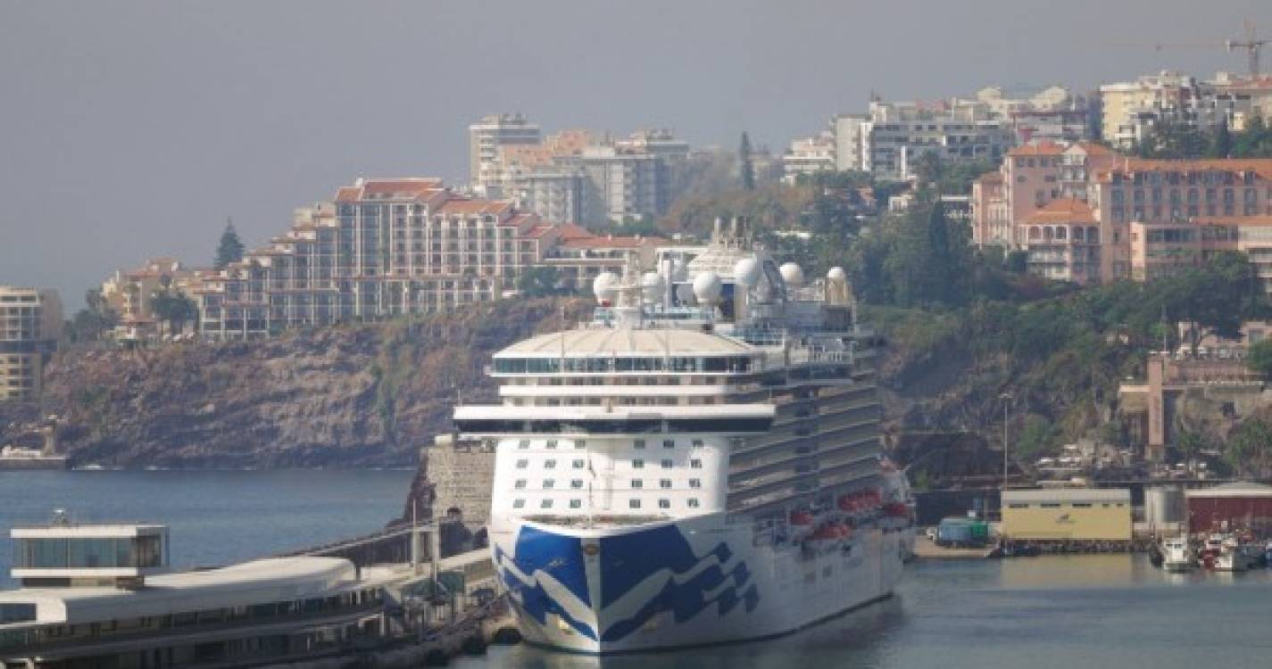 ‘Regal Princess’ despediu-se do Porto do Funchal ao som do ‘The Love Boat’ (com vídeo)
