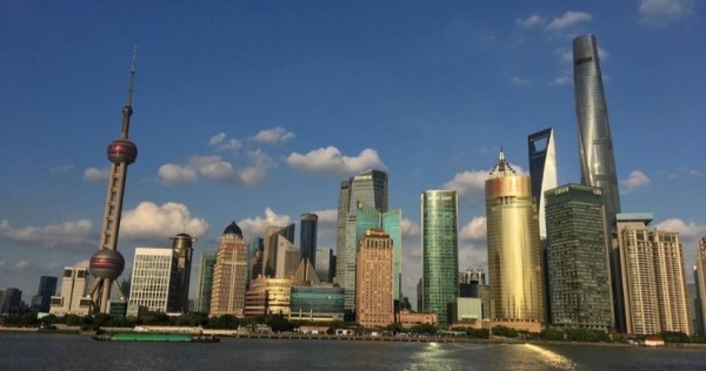 Sobrevivente encontrada quase seis dias após desabamento de prédio na China