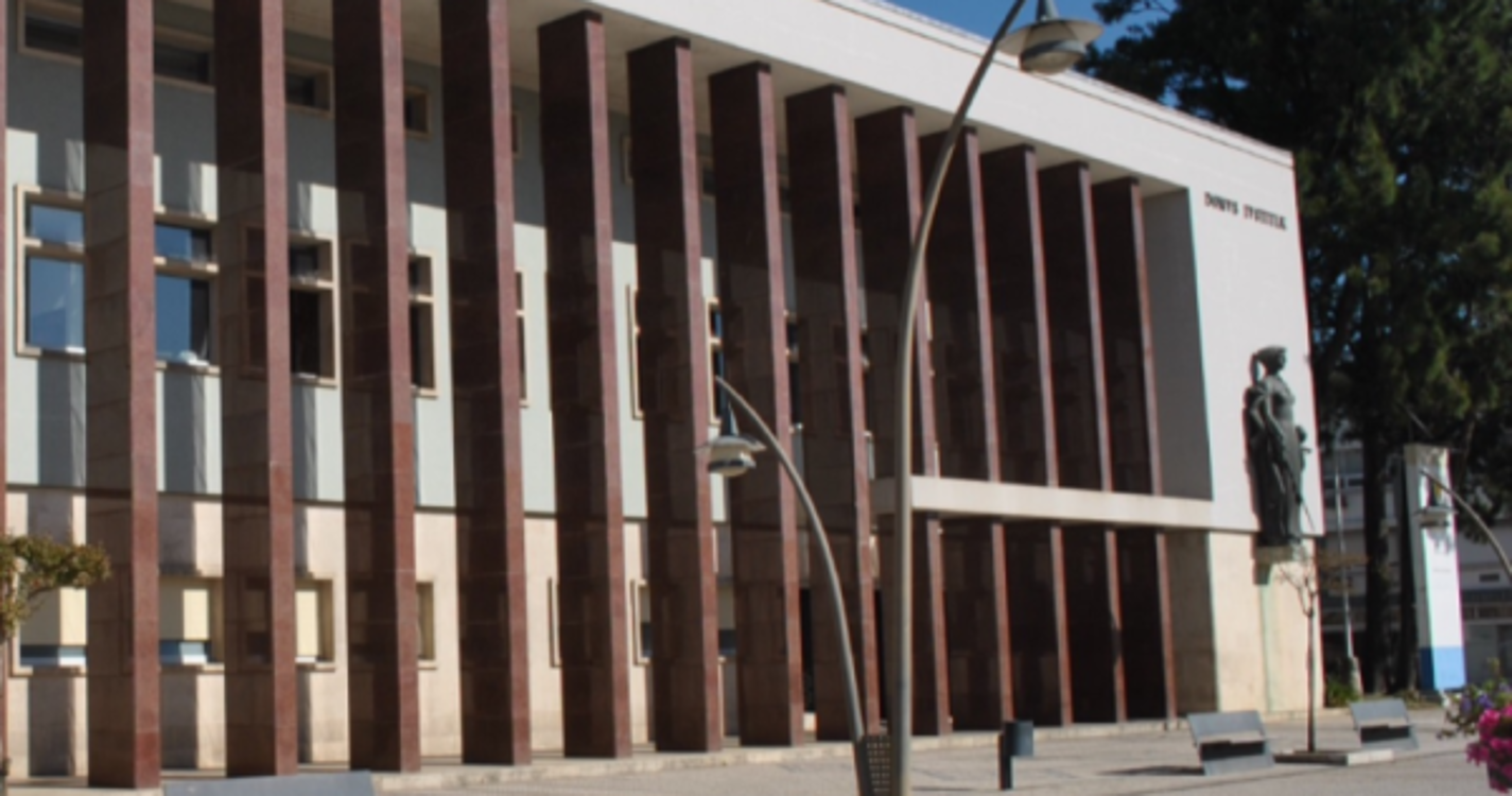 Prisão efetiva para quatro homens por assaltos a gasolineiras em Aveiro e Braga