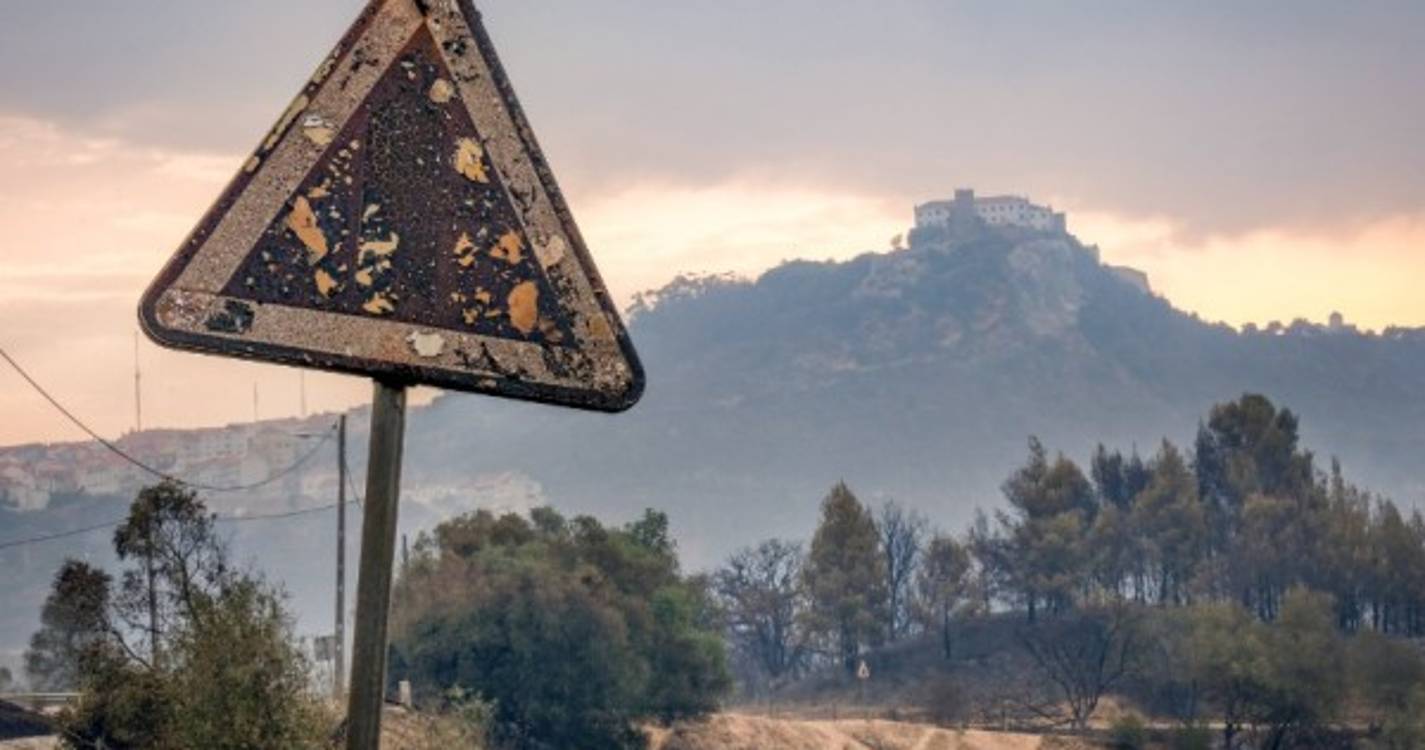 Incêndios: Mais de 2.400 bombeiros combatiam 26 fogos ativos às 18h00