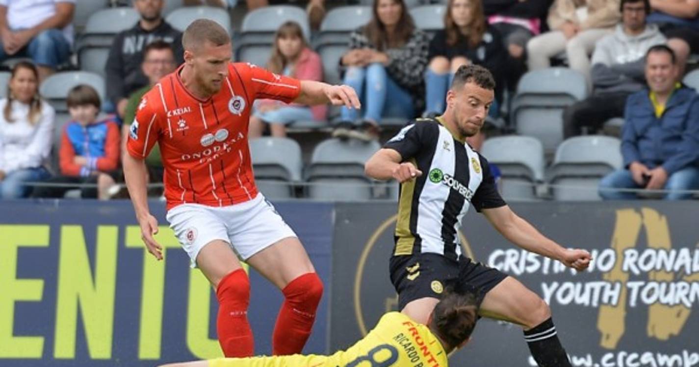 Oliveirense amplia vantagem